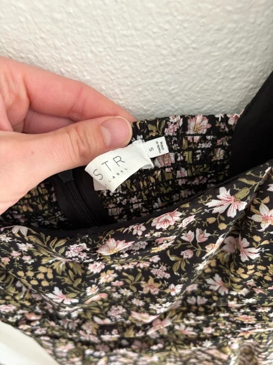 ASTR Floral Puff-Sleeve High-Low Midi Dress in Black and Pink - Picture 5 of 13